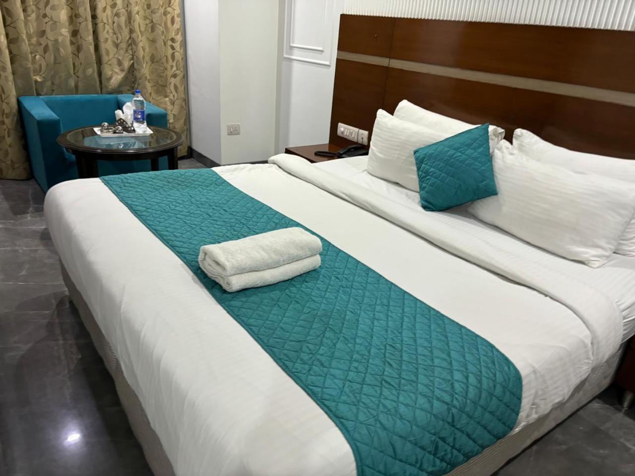 Asian Suites Iffco Metro Station Gurugram Gurgaon Exterior foto