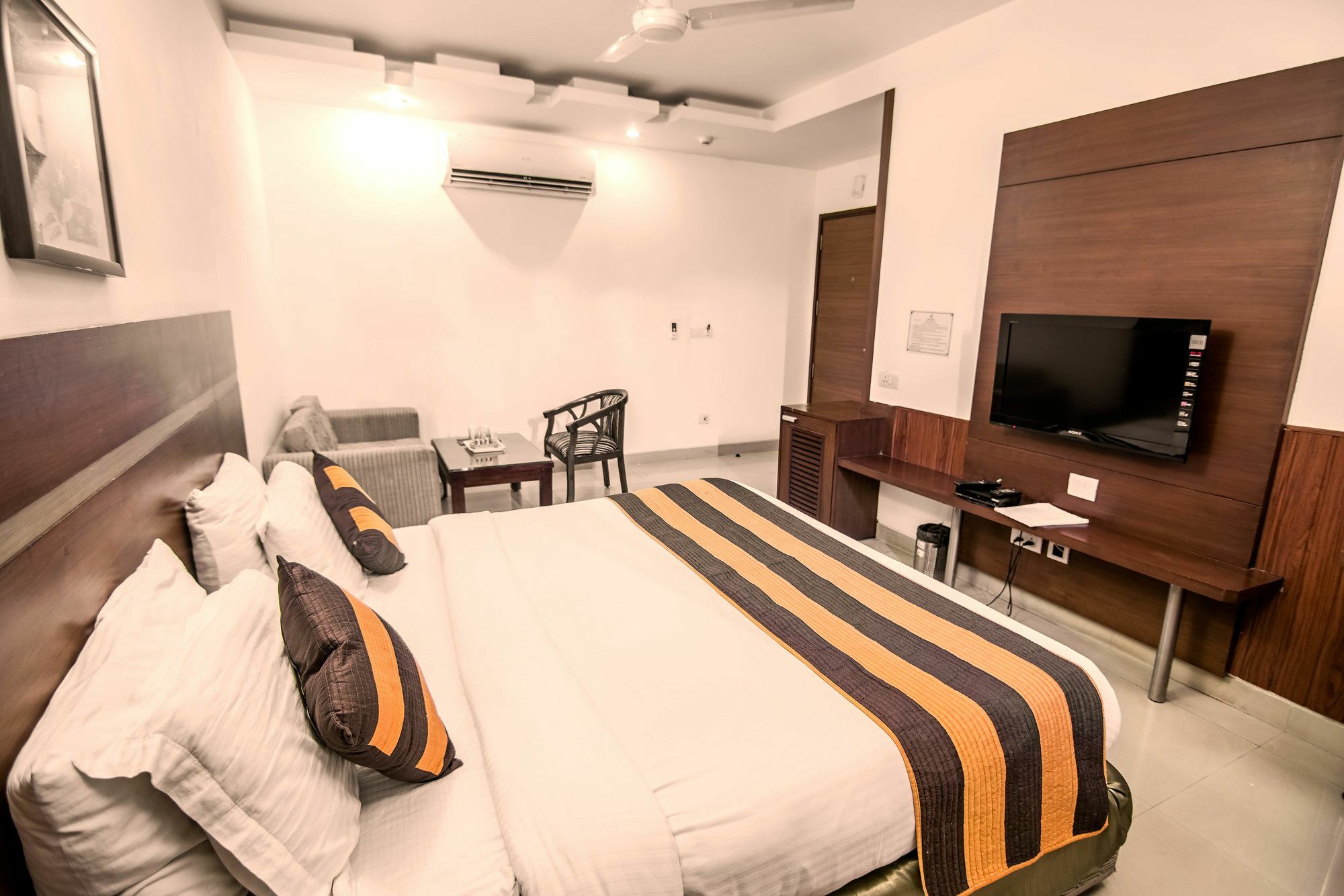 Asian Suites Iffco Metro Station Gurugram Gurgaon Exterior foto